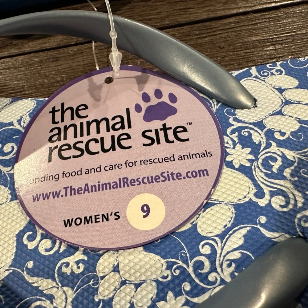 Animal Dog print Flip Flop Sandals Animal Rescue Size 9, NWT‎